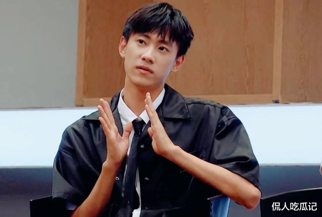 晏紫东|《平凡之路》晏紫东:凭耽改出道,因拔丝吻上热搜,他还撞脸了易烊千玺