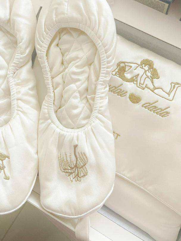 何超莲|何超莲3只金镯,何超盈10亿嫁妆,背后折射出三房和四房不同性格