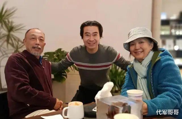 孙海英|66岁孙海英现身美国捡垃圾,遭网友疯狂嘲笑,他强硬回应:不后悔!