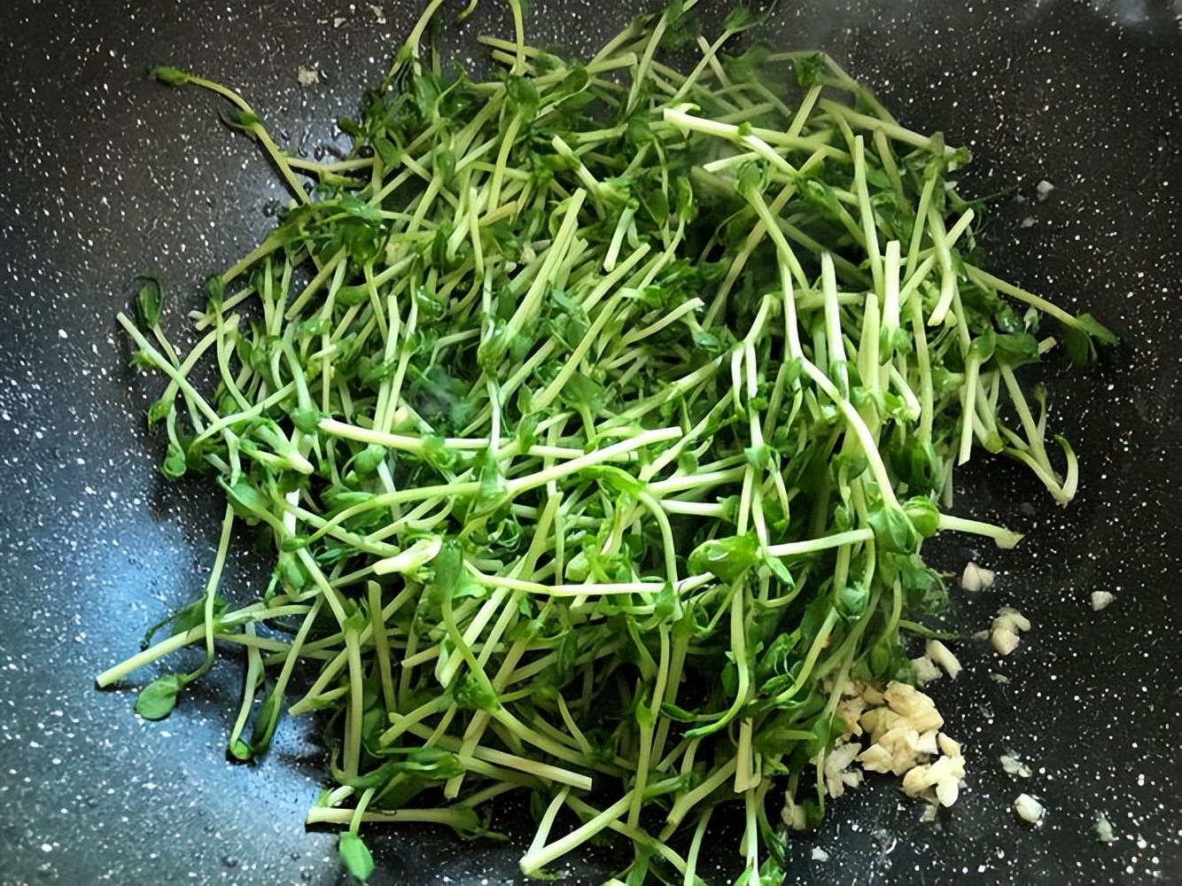 豌豆苗|中秋之后，这菜使劲吃，它是“养肝高手”，鲜嫩爽口，拌着吃真香