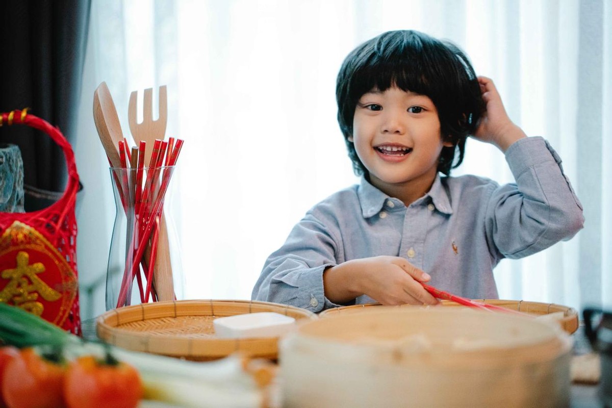 天生颜值高的孩子，多半有“3个特点”，占一个都能偷着乐