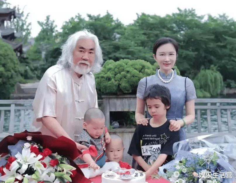 张纪中|曝张纪中庆72岁大寿，娇妻安排4个美女为他圆梦，57W护命针没白打