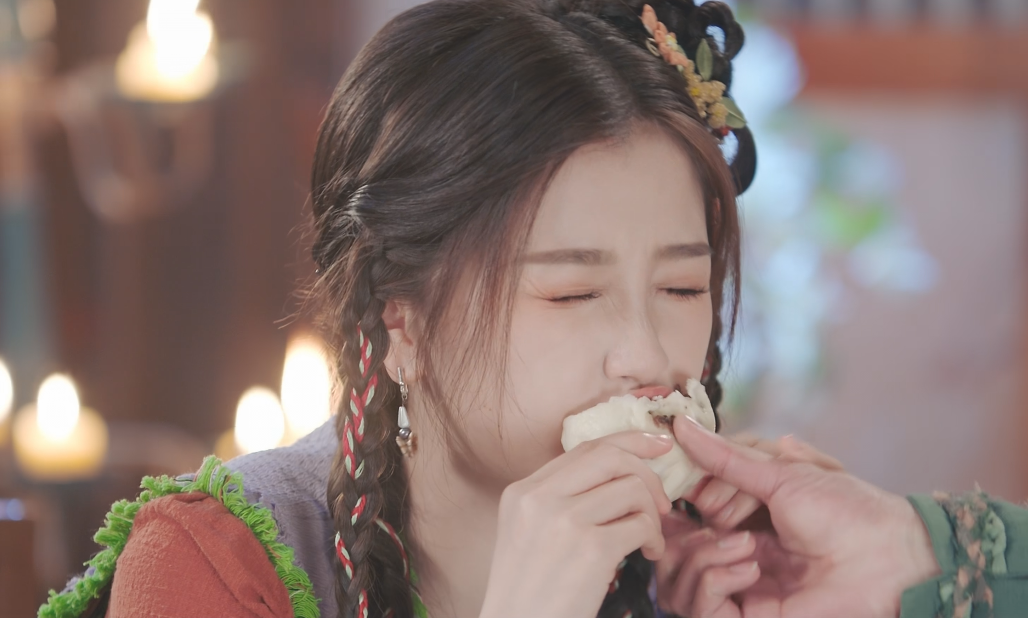 男主抹口红,女主苍蝇腿睫毛、木偶纹脸,这剧多看一分钟都是折磨