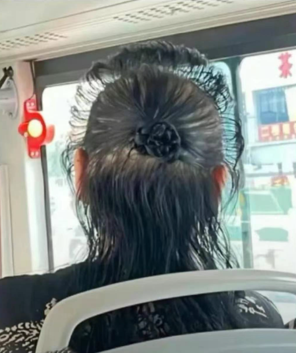 从辛芷蕾变高晓松，差的只是一个烫头的距离