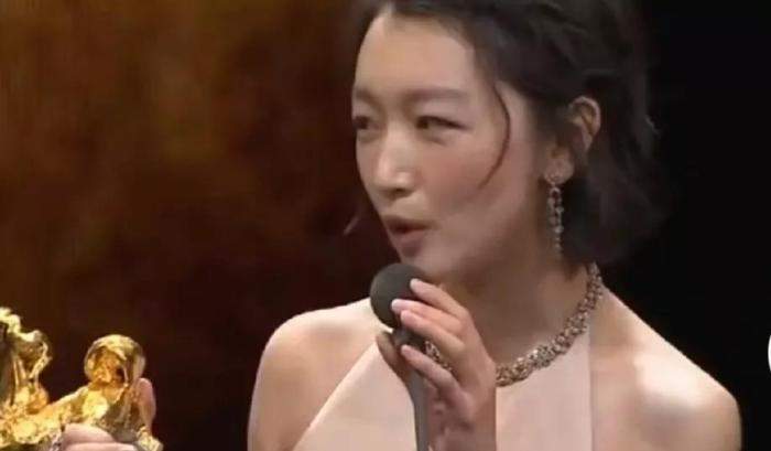 曾志伟的一句“我对她潜了”道出了“交际花”周冬雨的情史