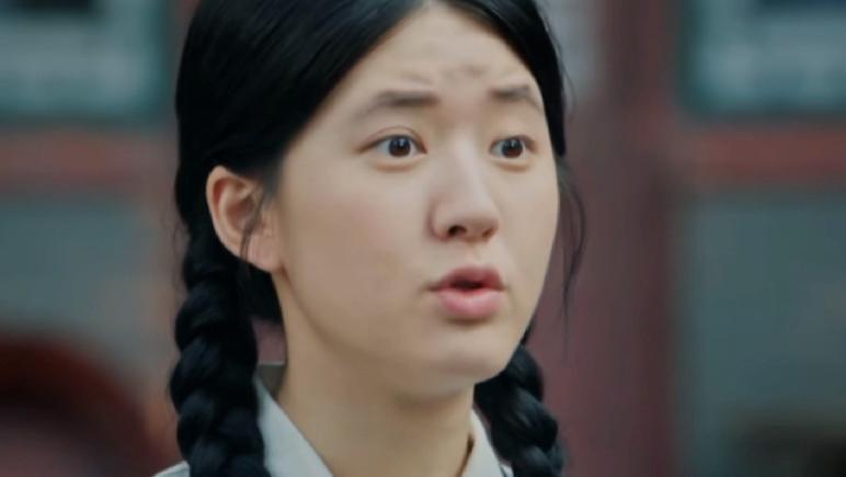 关晓彤|25岁关晓彤“出息”了，《曾少年》一集亮相3分钟，勇夺飙升冠军