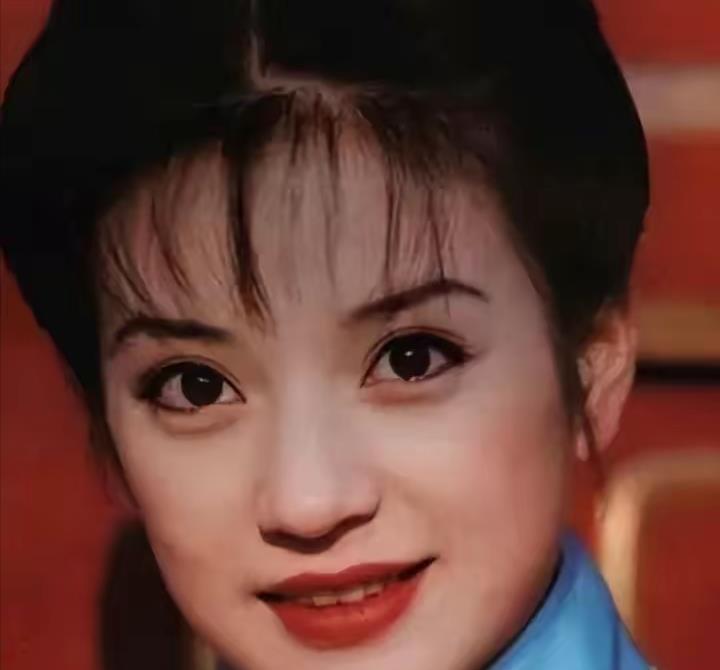 “中国巨星”到“查无此人”,47岁的赵薇终于落得如今这一下场