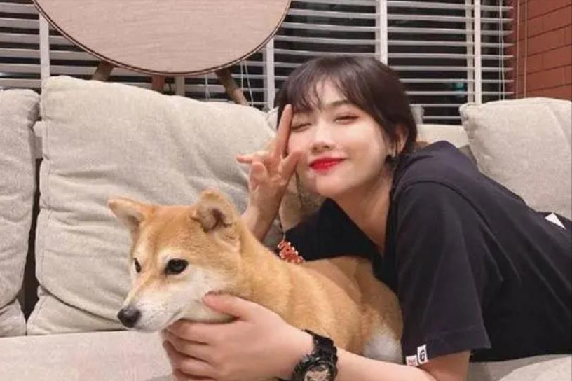 彻底翻车!网红疯狂吸粉1974万,现转拍性感视频,网友直呼辣眼睛