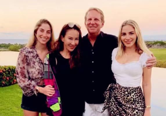 李玟人走茶凉？当年婚宴众星云集盛况不再，出殡仅三俩好友出席