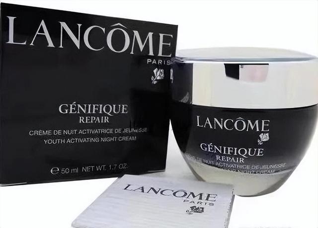 这些面霜一扫肌肤暗黄疲惫感,使肌肤由内而外散发光彩,透亮照人