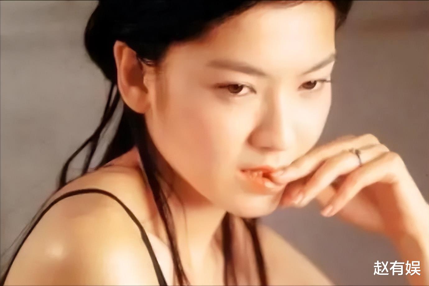 万草丛中过，片叶不沾身？与众多富豪、男星关系匪浅，却转身嫁人