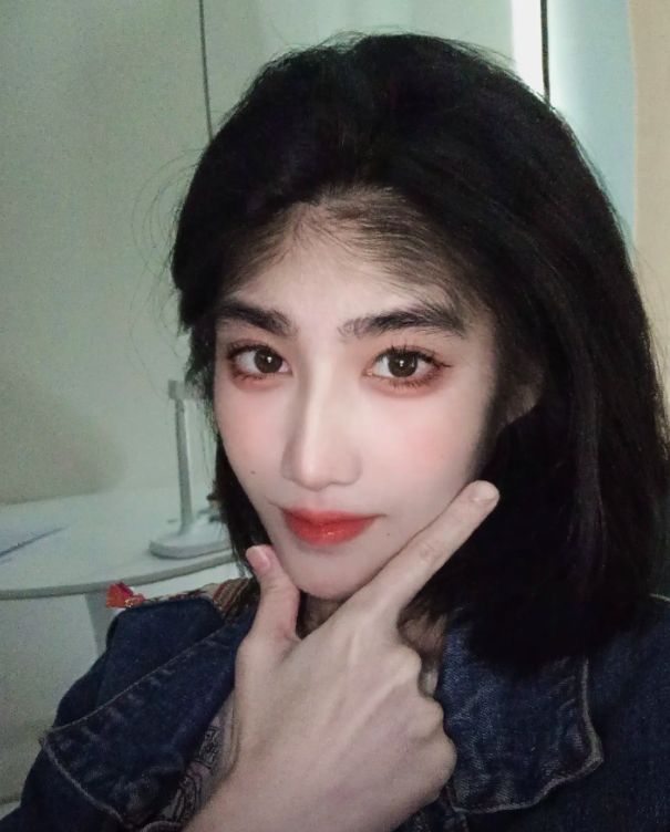 网红为了流量有多离谱?为带货生发产品额头长满头发,画面引争议