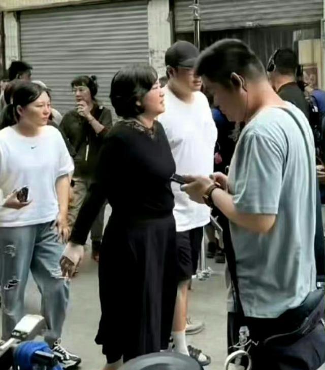 贾玲 贾玲是真瘦了还是黑色显瘦？生图看起来真的瘦了不少！