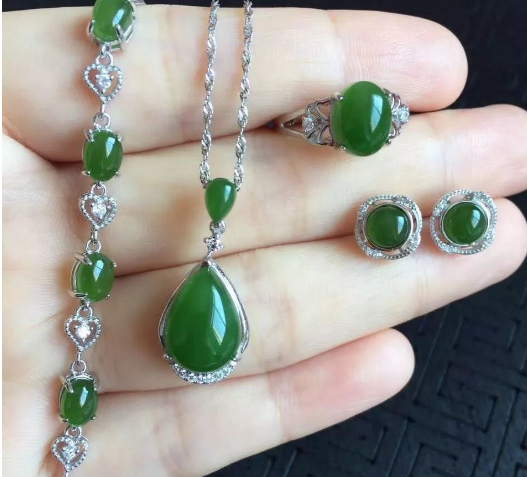 |和田玉到底是什么颜色的？