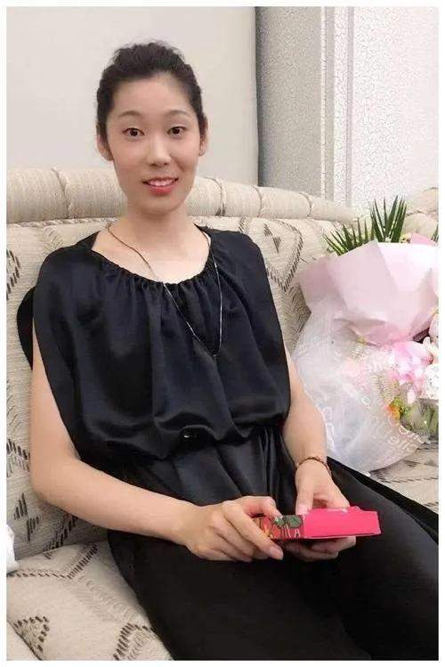 三2008年,河南省体校到周口选拔苗子,朱婷正好符合"身高1米8以上,年龄