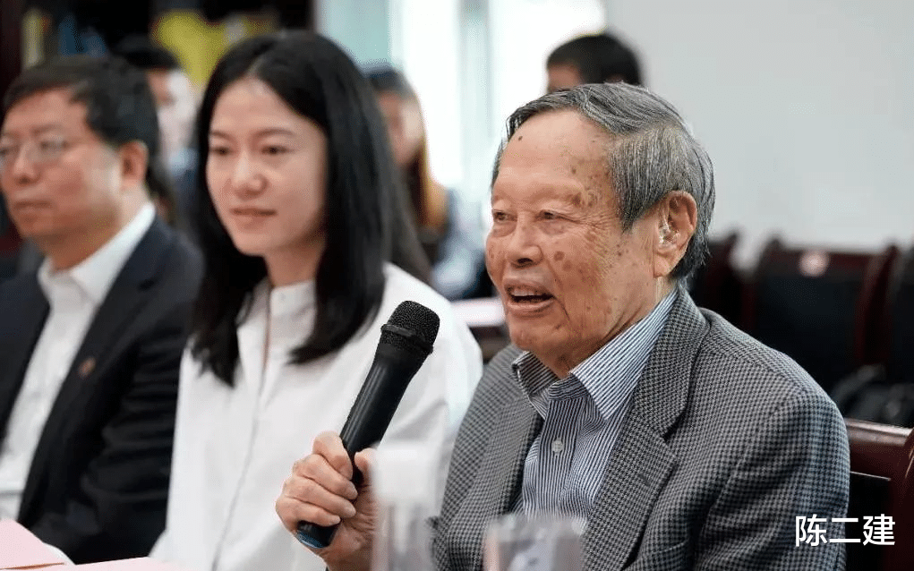 翁帆亮出“王炸”，杨振宁震惊！间谍风波不值一提，更大阴谋来袭