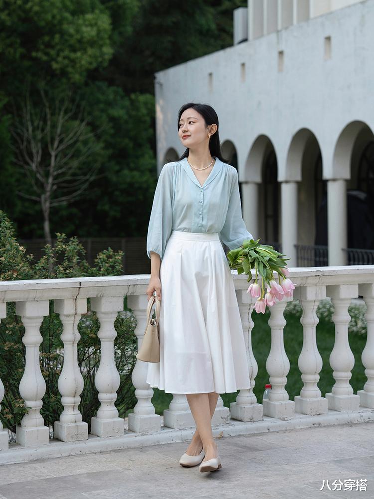 连衣裙|35岁的职场女性怎么穿？身穿一件连衣裙遮肉显瘦，而且还很洋气