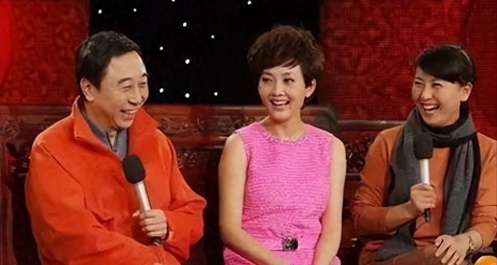 骗了我们40年!原来他是冯巩的妻子,难怪会大红大紫