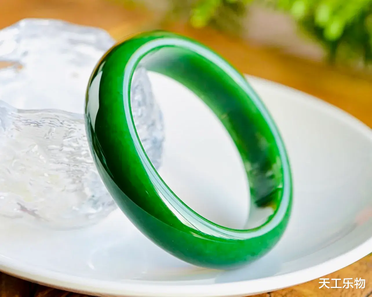 |最有收藏价值的和田玉手镯,为什么不能成为玩家首选?