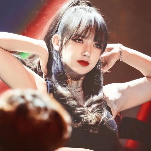 看了当红艺人“判若两人”旧照，才明白资本造星的力度，有多强！