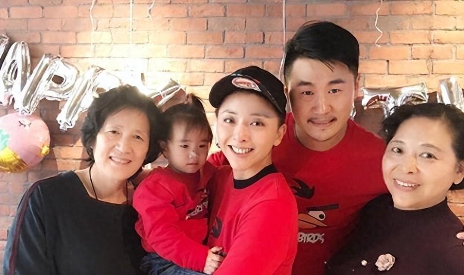 “傻姑”黄小蕾:被杜淳狂追,38天闪婚闪孕,被迪士尼“封杀”了