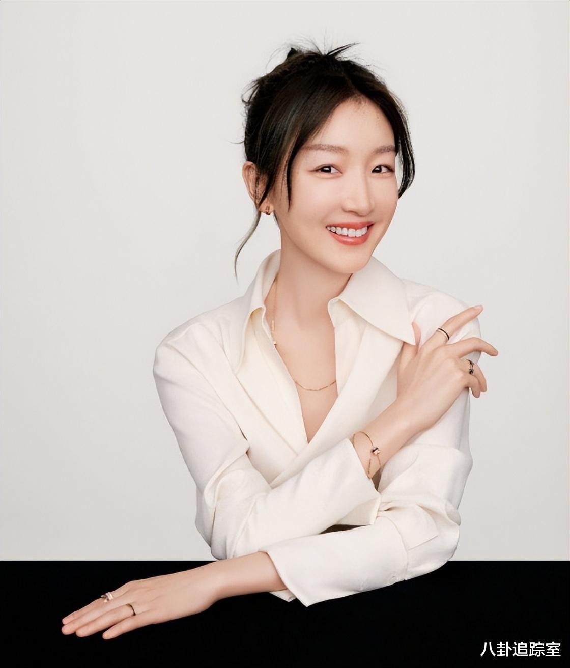 周冬雨|周冬雨晒健身照!身无赘肉皮肤细腻,回应小眼争议,却遭网友嘲笑