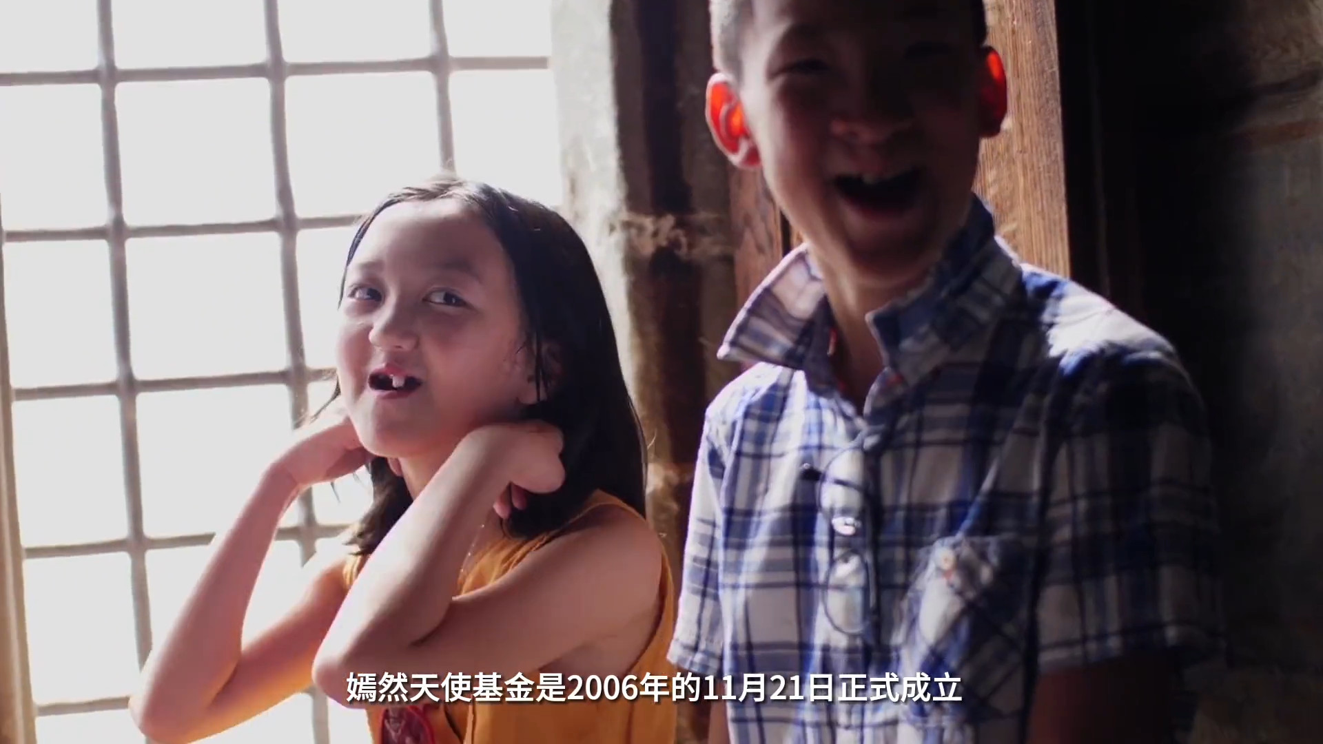 李亚鹏罕见分享女儿唇腭裂治愈前画面，童年的李嫣落落大方超阳光