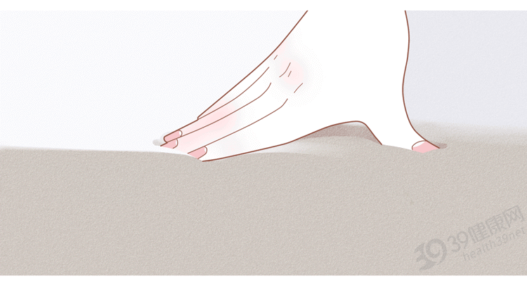 为什么女生睡觉时喜欢“夹被子”？除了“爽”，还能收获2个好处