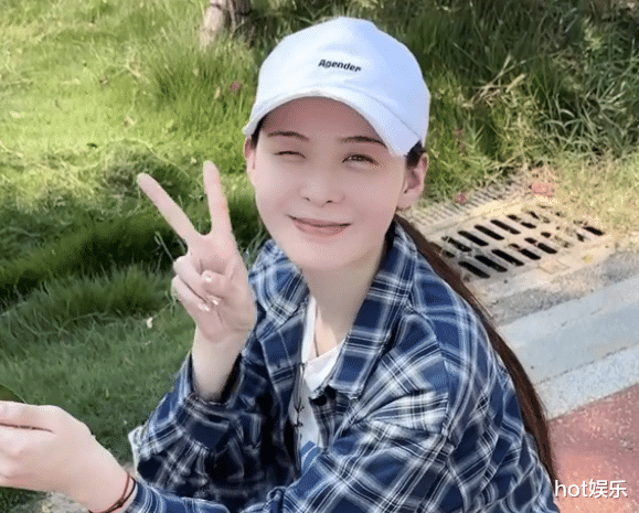 张颖颖秒变戏精,大谈道德,称自己手握黑料,但不会拿张兰炒作