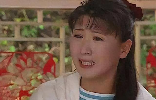 闫学晶：嫁大10岁二婚富商，46岁高龄产女，继女的选择让人泪目