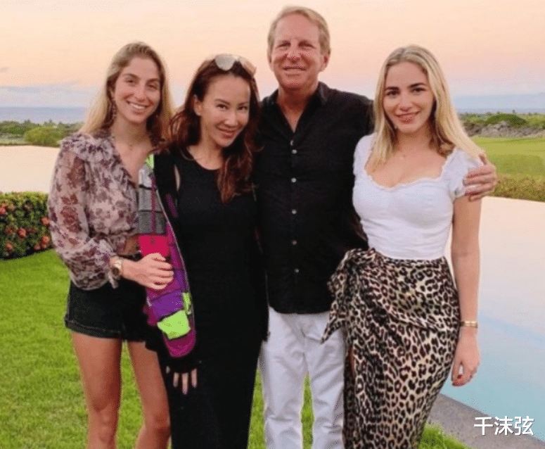 李玟姐姐“大闹灵堂”，喧哗大哭称妹妹被害死，继女呲牙笑太无礼