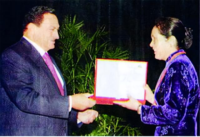 我国科学家李爱珍,07年当选美国院士,4次因年龄落选中科院院士