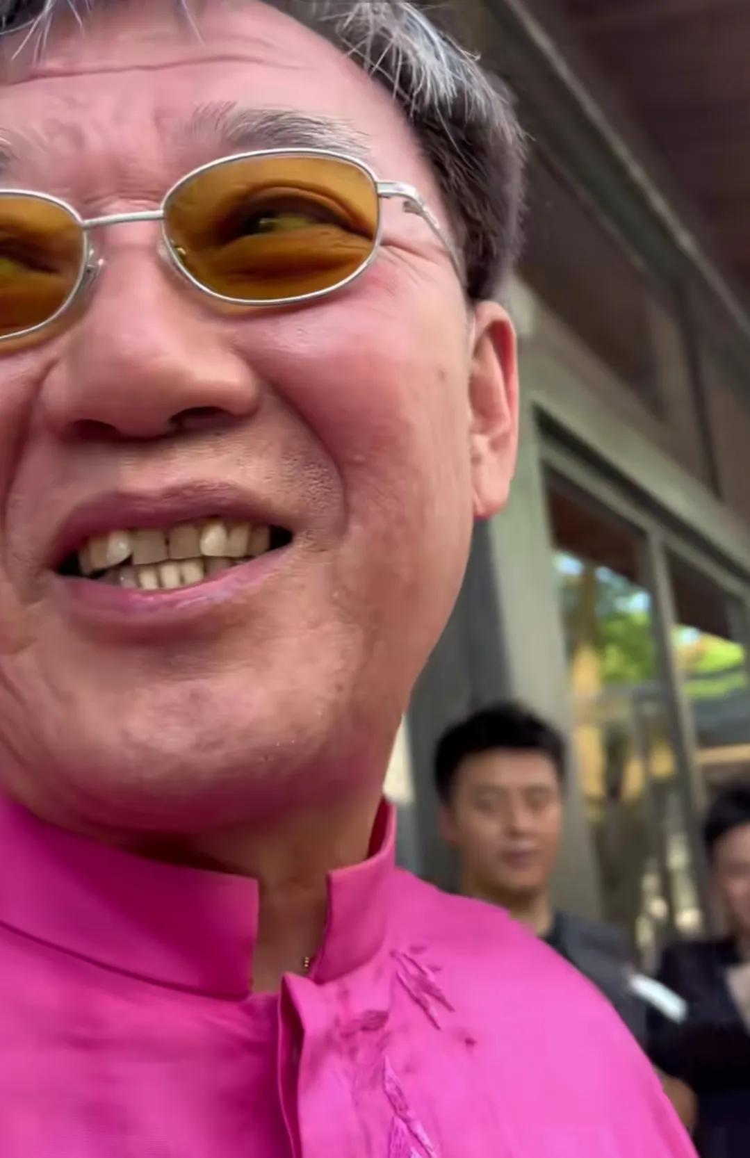 李立群|李立群带儿子参加侄子婚礼被拒绝,老家人:我们不欢迎他的儿子!