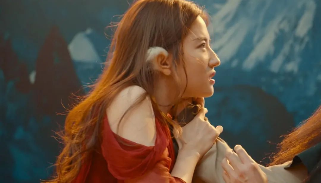 砸30亿捧的“内娱妲己”出山了！网友：美得像鬼...