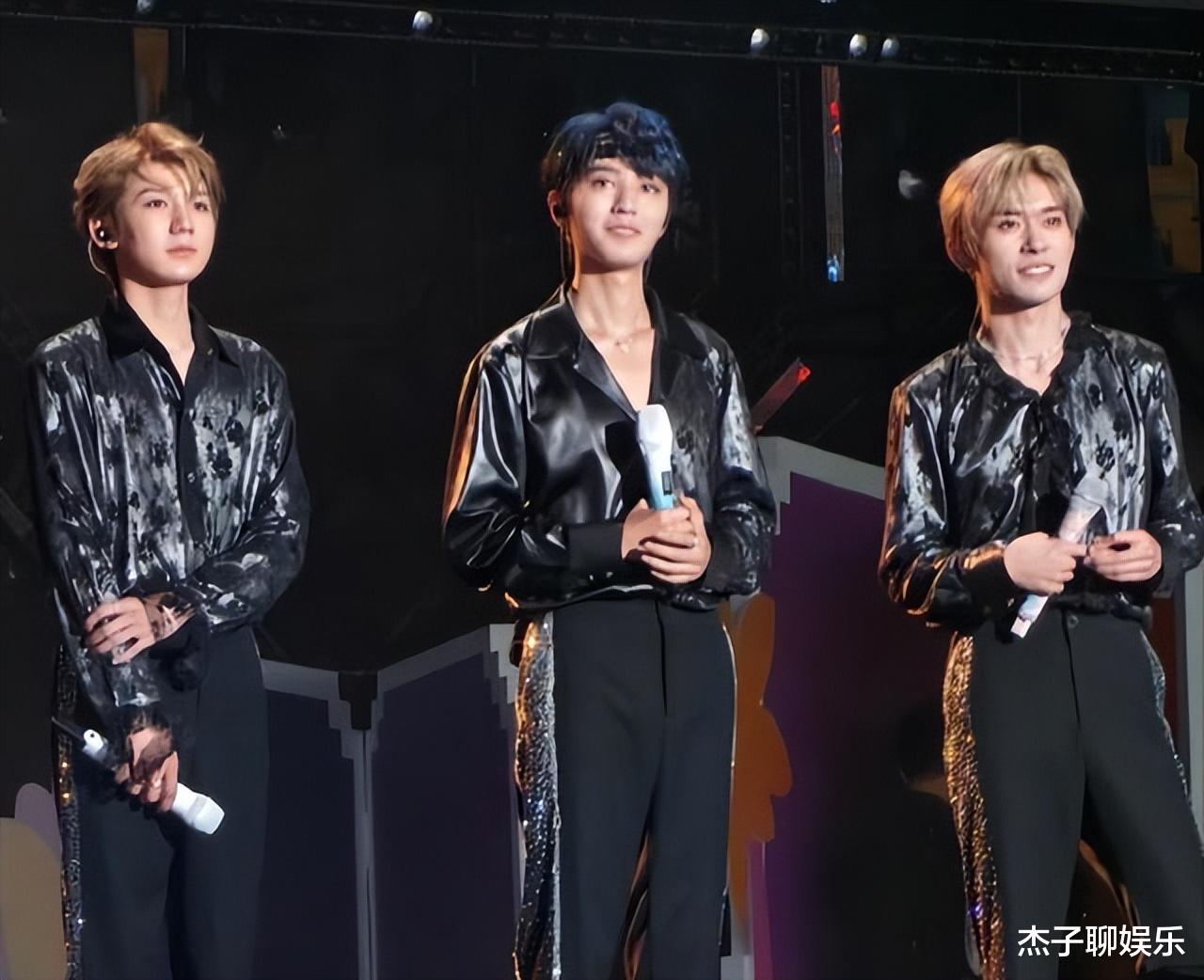 没见过这么水的演唱会！敷衍唱功、灯牌辣眼、遍地垃圾、各怀心思