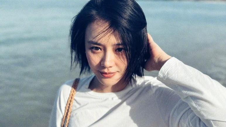 马思纯|\减肥狠人\马思纯晒照甩肉成功！脸小一圈锁骨明显，状态回春美到亮眼