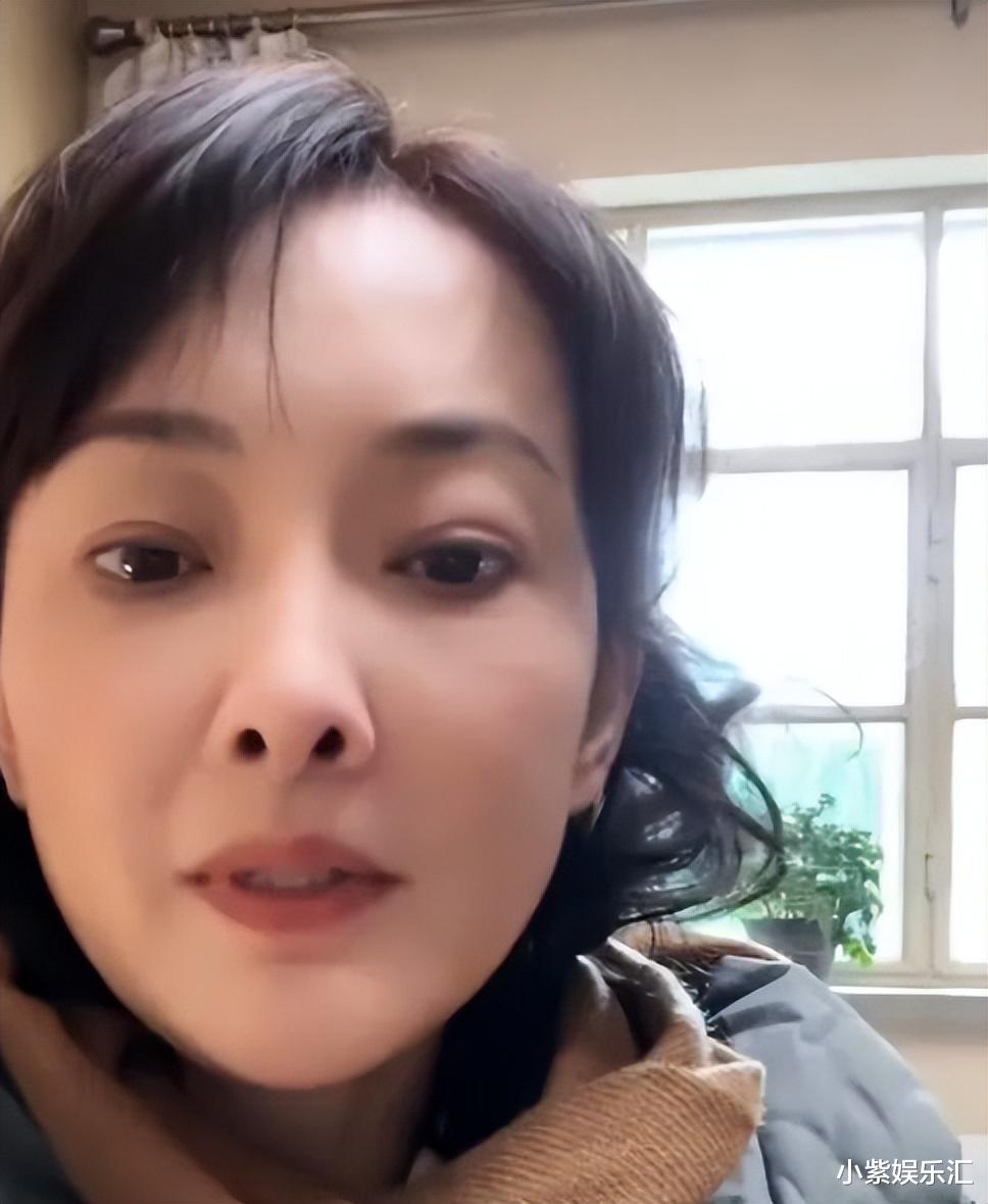 牛莉自曝:沉迷整容,医美成我梦想的绊脚石,50岁悔不当初!