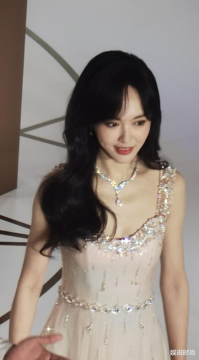 看了唐嫣的生图,让我相信了时尚的魅力!