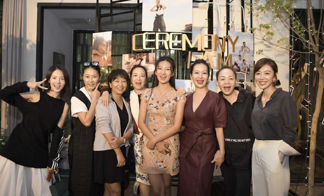 胡军女儿膀大腰圆跟妈妈像姐妹,15岁康康超180,帅过很多男明星