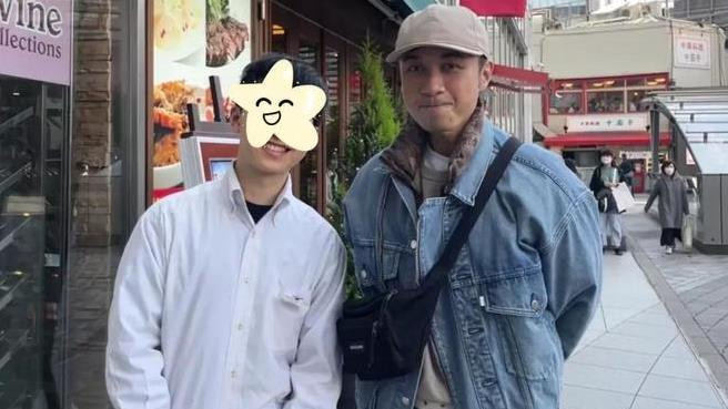 古巨基|日本商场偶遇古巨基，穿搭时尚不显岁数，与粉丝热情合影毫无架子
