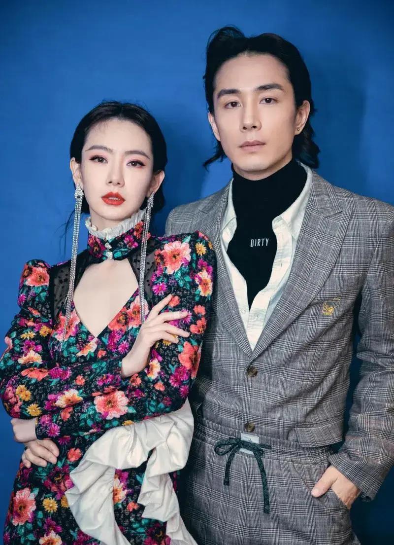 女儿大变样,儿子随妈姓,都是美国国籍,戚薇选择了另一条大道