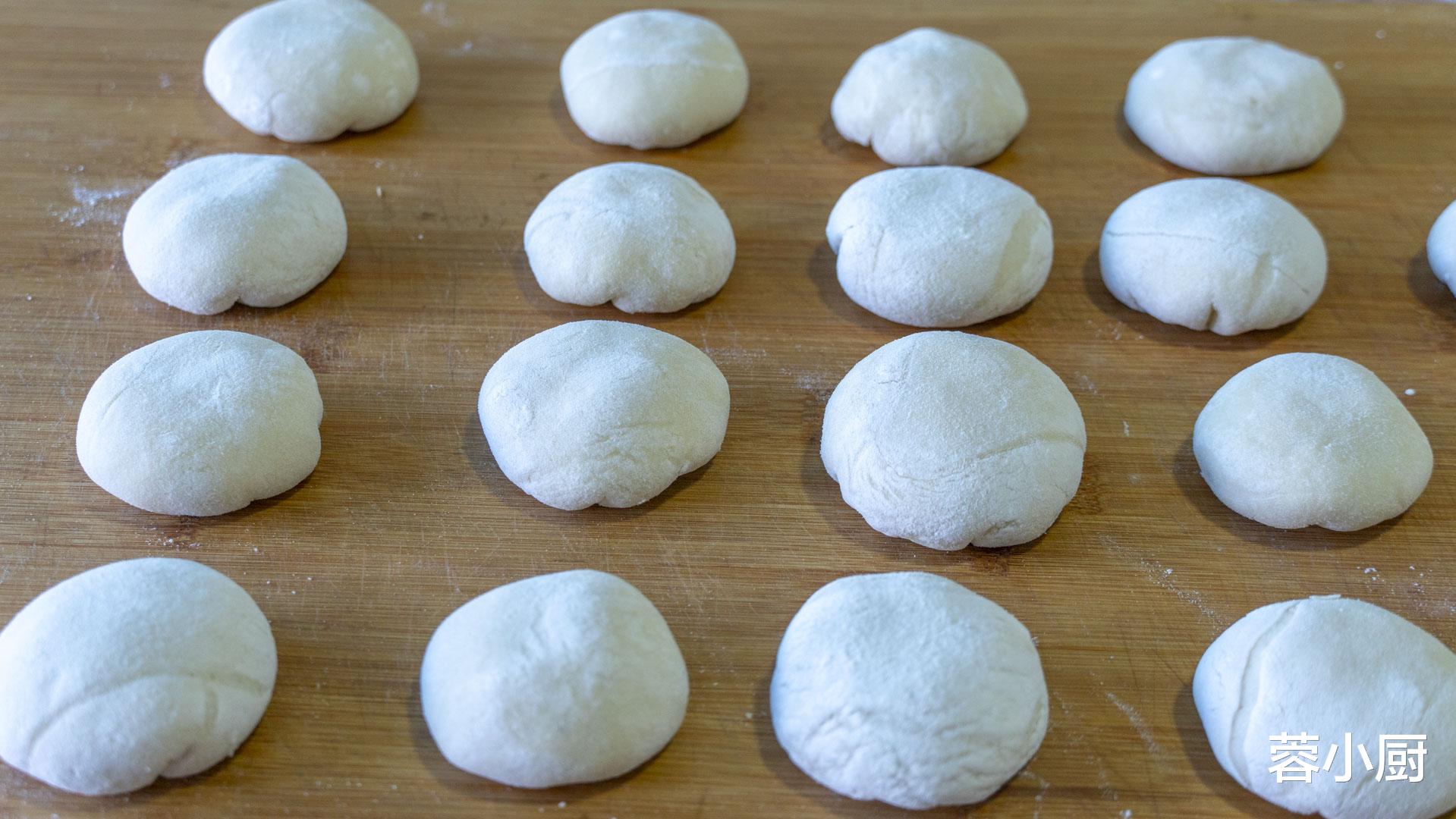 馒头|步入中老年，少吃米饭和馒头，多吃这4样，腿脚有劲，比保健品强