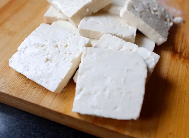 豆腐是高尿酸的死穴?医生提醒:少吃5种食物,尿酸高不了