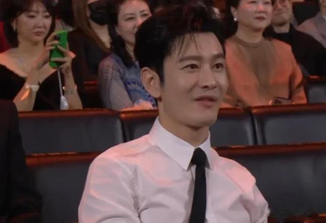 杨幂|一场颁奖盛典,6个“修罗场面”,暴露了娱乐圈的三大尴尬现状