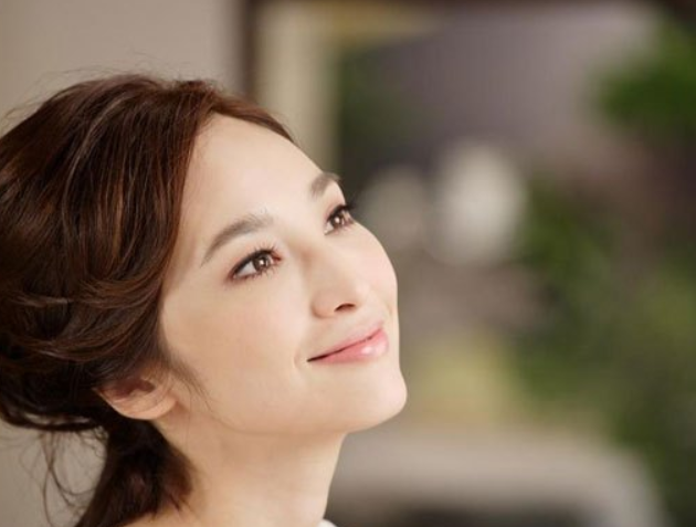 吴佩慈|“富豪生育工具”,退娱乐圈产4胎,渴望被正名!