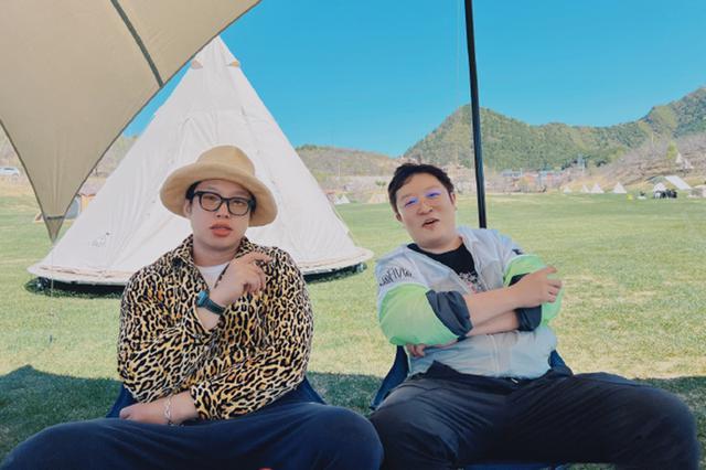 德云社烧饼空降小剧场,拿曹鹤阳二胎调侃,四哥的回怼属实精彩