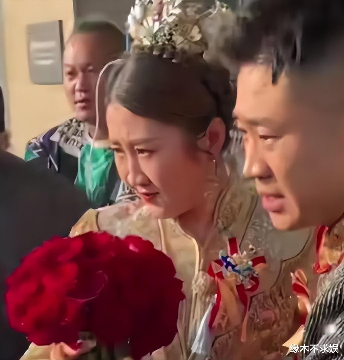 “刘能”儿子婚后首露面，腿受伤还贴心搀孕妻，和亲妈互动引争议