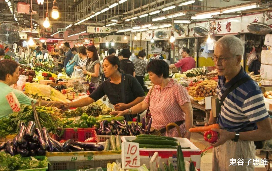 摆摊|人均上百的海底捞,为什么非要去夜市摆摊,摆摊真那么赚钱吗?