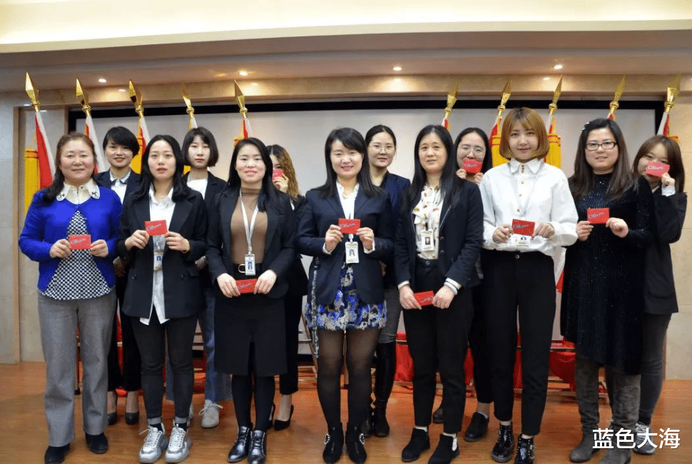 |网友想成立只有女生的公司，没有骚扰没有暗斗，可过来人说太天真