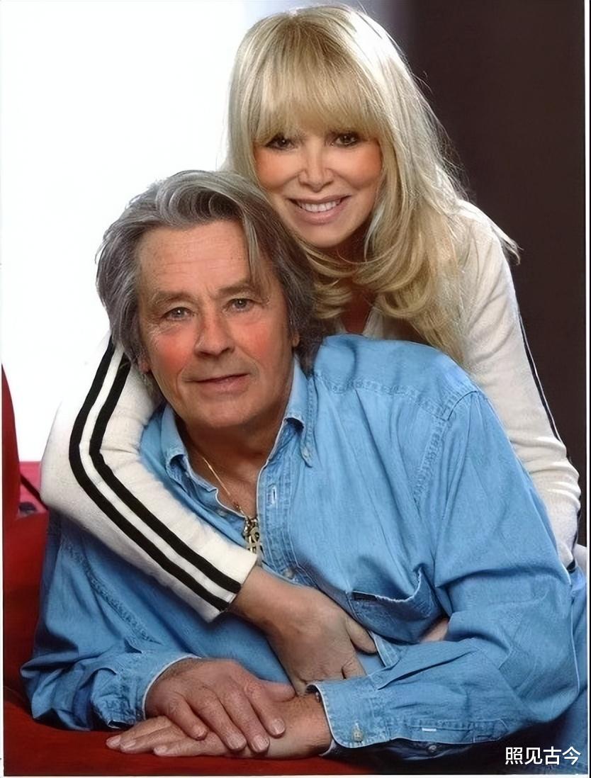 阿兰德龙:89岁瘦到脱形,被日籍女友虐待,状告儿子,越老越折腾